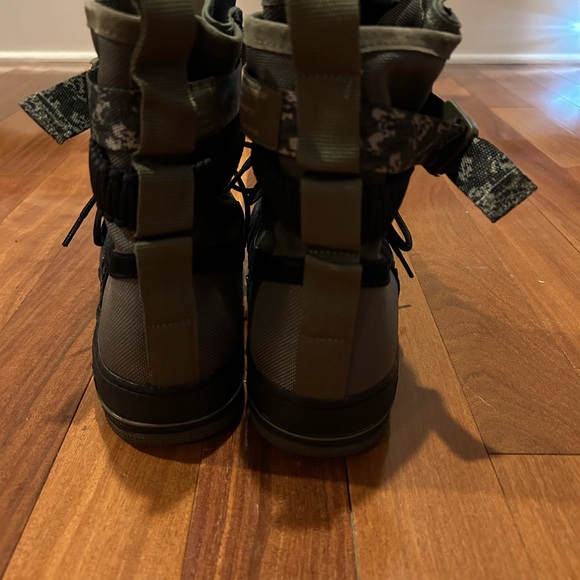 Sz 14-Nike SF-AF1 High Camo Black Olive
Excellent condition - Picture 5 of 9